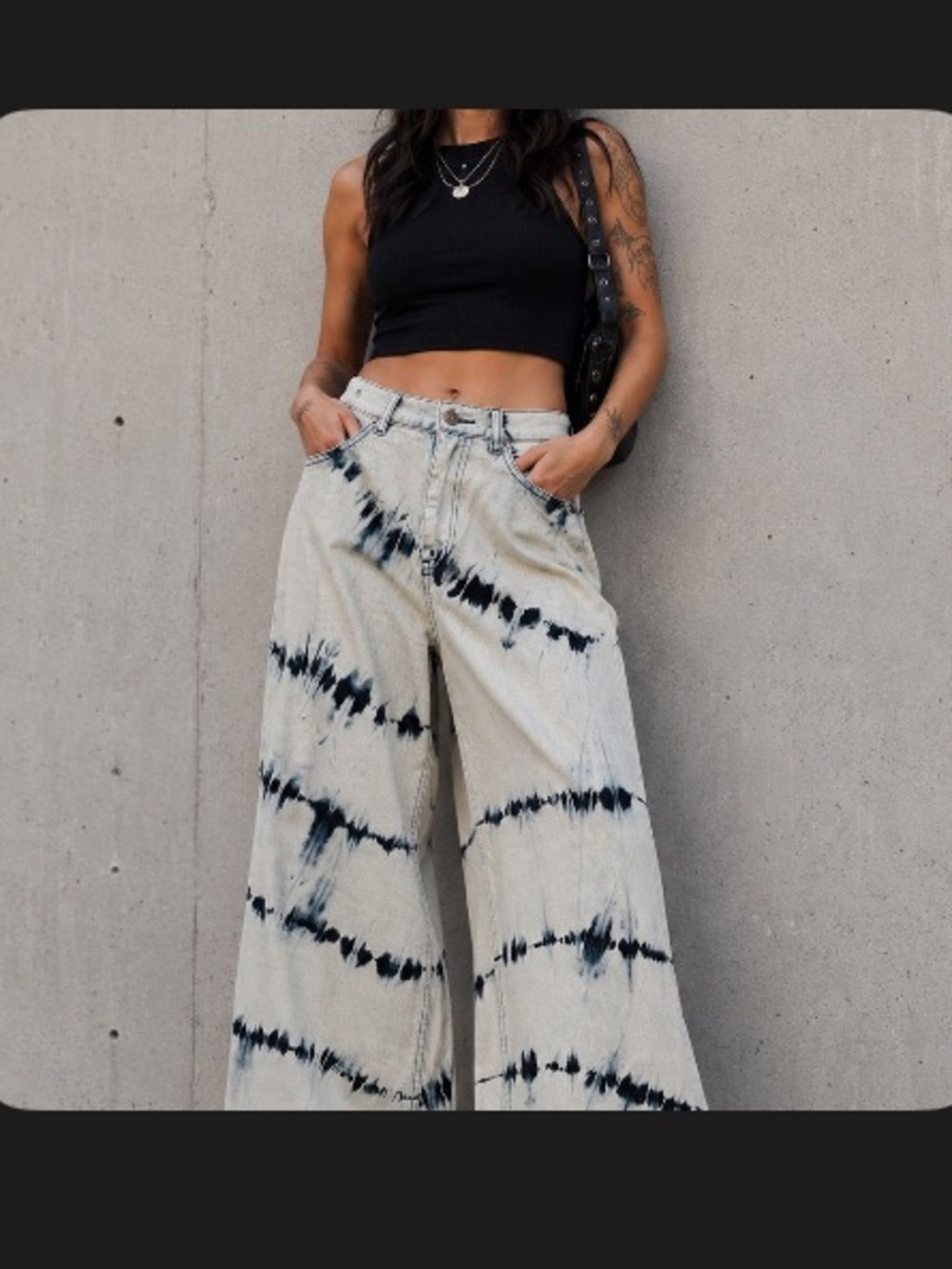 Urban Outfitters BDG Bleached High & Wide
Jeans 27
